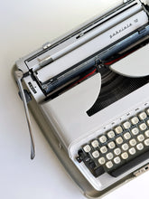 Load image into Gallery viewer, Triumph Gabrielle 10 Typewriter - Made in Germany