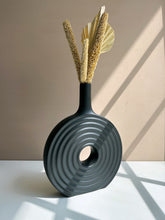 Load image into Gallery viewer, Black Circle Vase