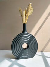 Load image into Gallery viewer, Black Circle Vase