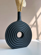 Load image into Gallery viewer, Black Circle Vase