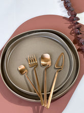 Load image into Gallery viewer, Minimal Beige Plates