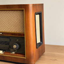 Load image into Gallery viewer, Vintage SONRA Erfurt II Radio – Circa 1957–1958 – Made in East Germany