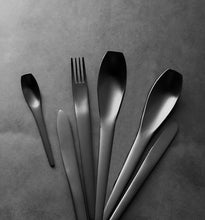 Load image into Gallery viewer, Japanese Style Black Matte Cutlery Set