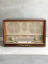 Load image into Gallery viewer, SABA Freiburg Vollautomatic Antique Radio 1950s - Germany
