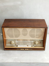 Load image into Gallery viewer, SABA Freiburg Vollautomatic Antique Radio 1950s - Germany
