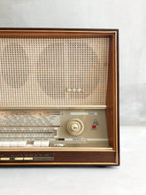 Load image into Gallery viewer, SABA Freiburg Vollautomatic Antique Radio 1950s - Germany
