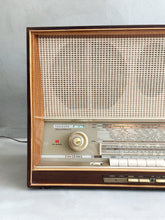 Load image into Gallery viewer, SABA Freiburg Vollautomatic Antique Radio 1950s - Germany
