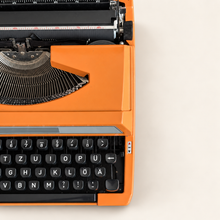 Load image into Gallery viewer, Vintage Silver-Reed 200 Typewriter – Circa 1970s – Made in Japan
