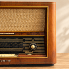 Load image into Gallery viewer, Vintage SONRA Erfurt II Radio – Circa 1957–1958 – Made in East Germany
