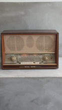 Load and play video in Gallery viewer, SABA Freiburg Vollautomatic Antique Radio 1950s - Germany
