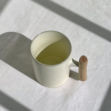 Load image into Gallery viewer, The Japanese Vintage Creamy White Mug
