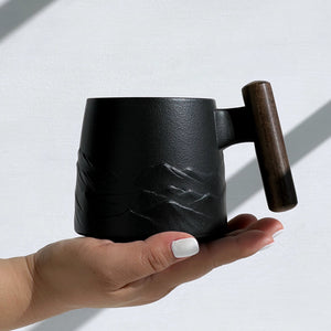 The Japanese Inflated Black Mug with Infuser