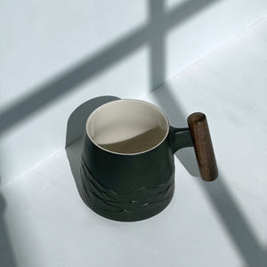 The Japanese Inflated Black Mug with Infuser